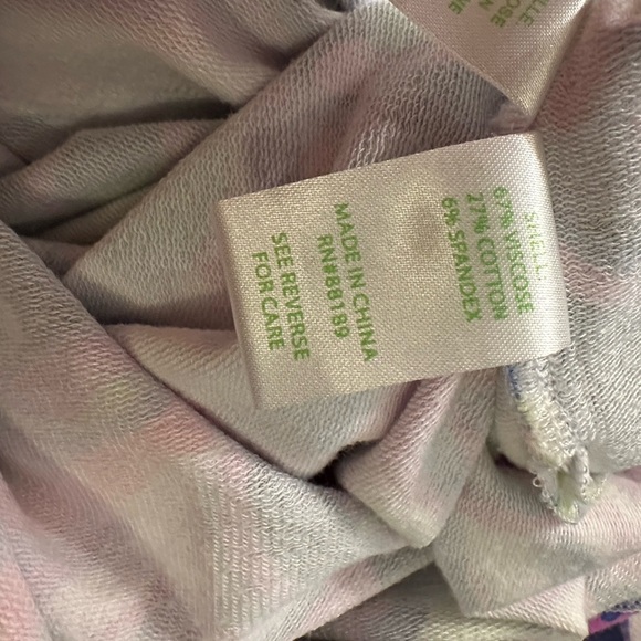 Lilly Pulitzer Multicolor Floral Top Size S In great condition. 50+SPF - Picture 6 of 6